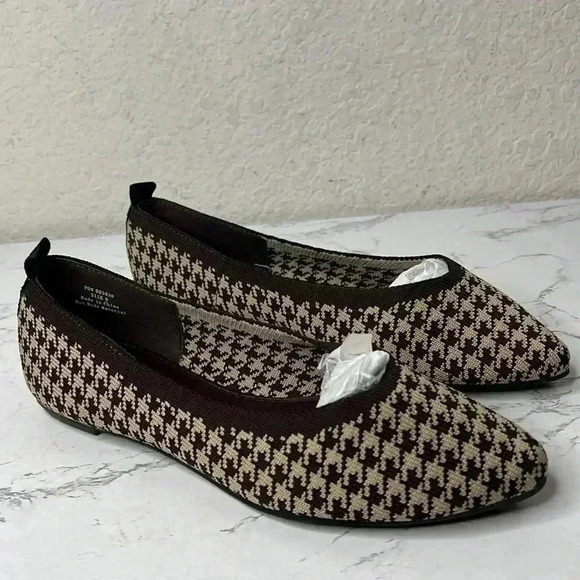 NWT JOURNEE COLLECTION-  KARISE SLIP ON DRESSY POINTED TOE FLATS Size 6 - Picture 6 of 11